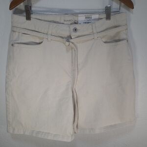 Style&Co. Womens Size 14 Cream Belted Shorts High Rise Slimming Pocket